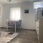 Gostinjska kuća Nana 3*