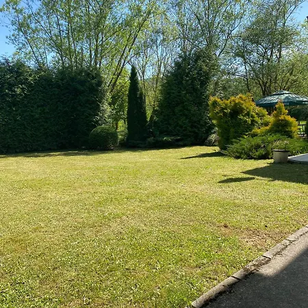 Nana 3* קולן וקוף