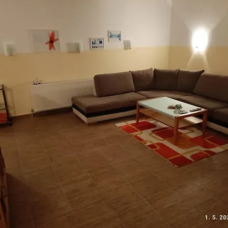 Nana בית הארחה קולן וקוף